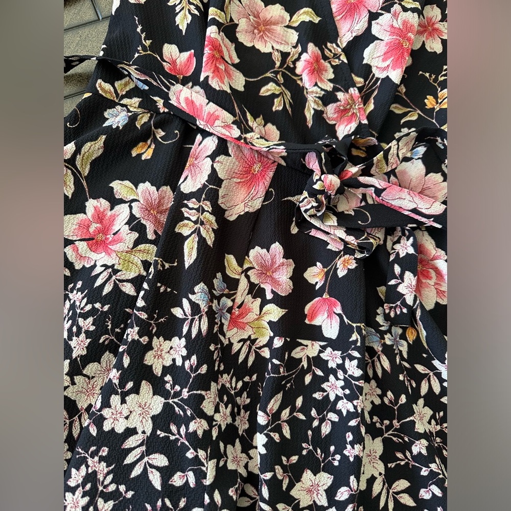 5 for $20 Deal- Trixxi Pink & Black Floral Romper Shorts - Size Small - Picture 6 of 11